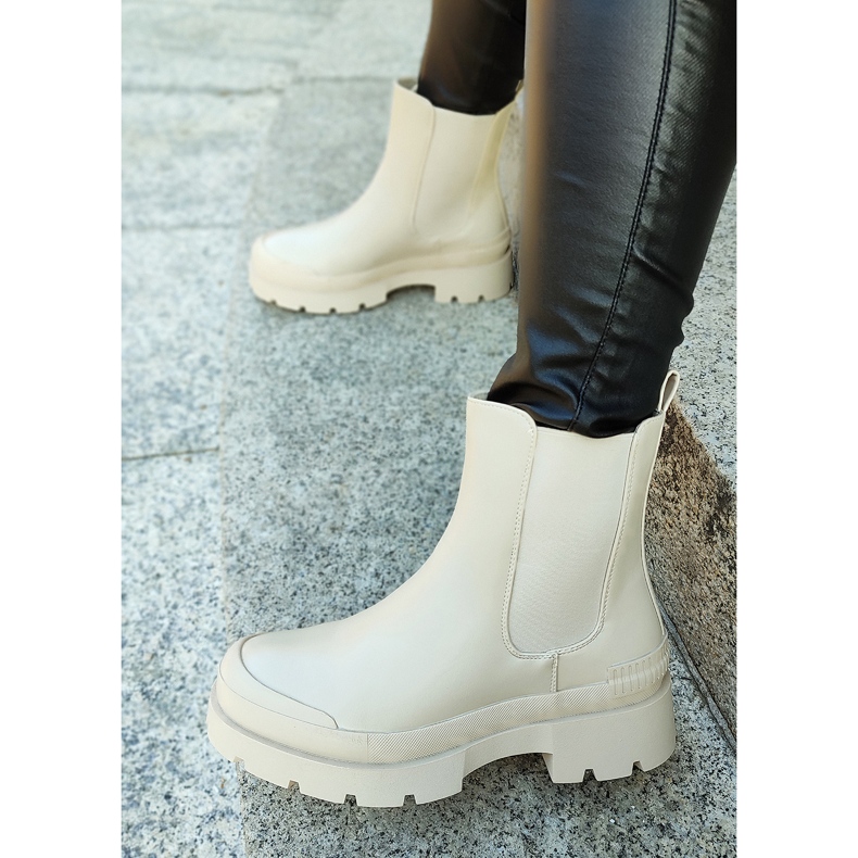 Botas beige de mujer con suela beige 1 Botas beige de mujer con suela beige 1