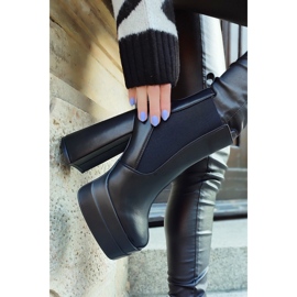 Botas negras en un poste alto y plataforma. negro 1