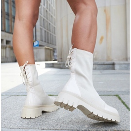 Botines tipo calcetín de charol beige de Albertina 5