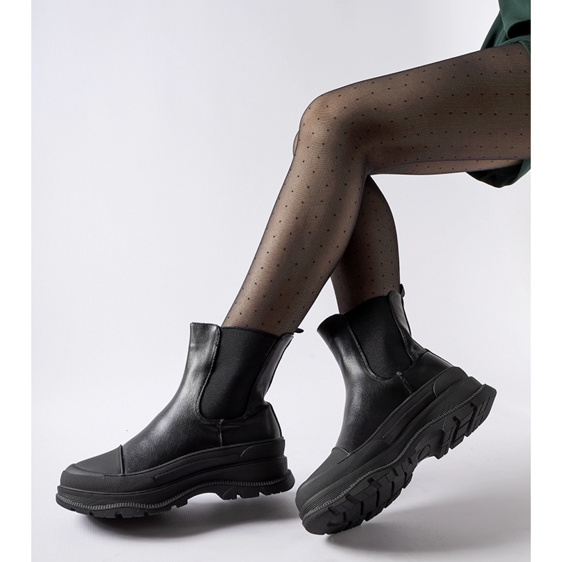 Botines negros con suela deportiva Ermanno. 1 Botines negros con suela deportiva Ermanno. 1