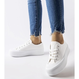 Zapatillas blancas sobre plataforma gruesa Fortunata. blanco 1