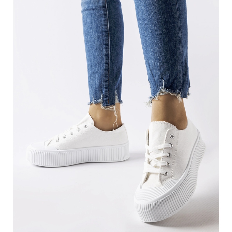 Zapatillas blancas sobre plataforma gruesa Fortunata. blanco 1