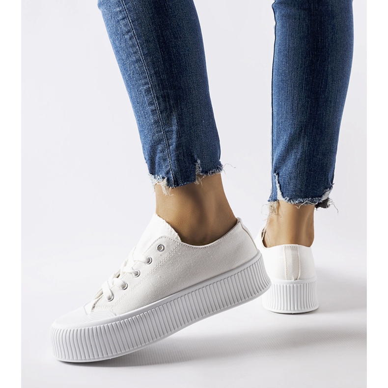 Zapatillas blancas sobre plataforma gruesa Fortunata. blanco 2