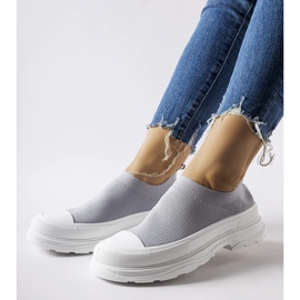 Zapatillas slip-on grises con plataforma Baratili 2