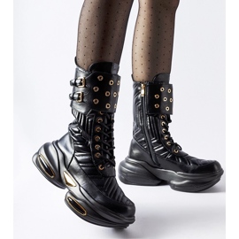 Botines negros decorados con pespuntes veroneses 1 Botines negros decorados con pespuntes veroneses 1