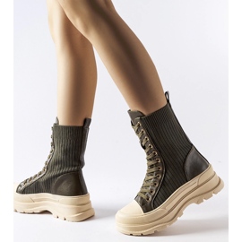 Botas verde oscuro con suela ligera y gruesa Vitto. 2