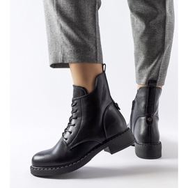 Botas planas asimétricas negras de Solza negro 2