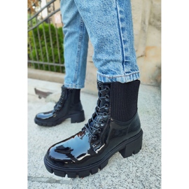 Botas de mujer negras lacadas en el poste. negro 8