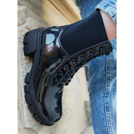 Botas de mujer negras lacadas en el poste. negro 1