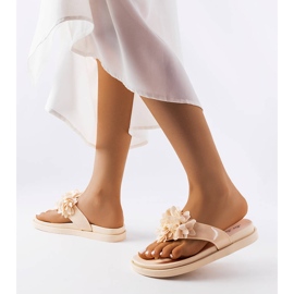 Chanclas beige decoradas con flores Caresse 1 Chanclas beige decoradas con flores Caresse 1