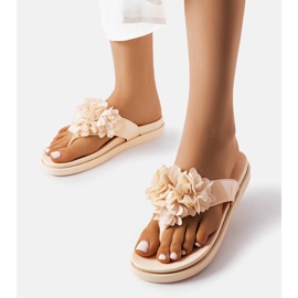 Chanclas beige decoradas con flores Caresse 2