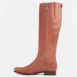 Marco Shoes Botas marrones clásicas 1323K lisas en un piso marrón 2