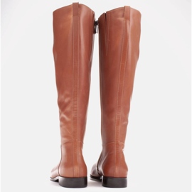 Marco Shoes Botas marrones clásicas 1323K lisas en un piso marrón 4