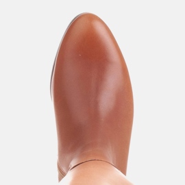 Marco Shoes Botas marrones clásicas 1323K lisas en un piso marrón 3