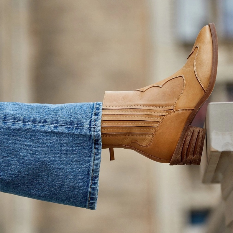 Marco Shoes Botas de vaquero de cuero pulido a mano con parte superior ancha de goma amarillo 1