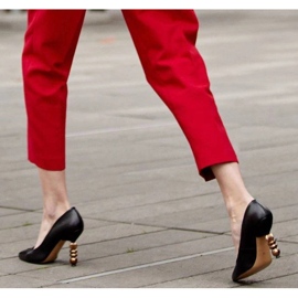Marco Shoes Stilettos de piel hechos de piel flor suave con piedras negro 1