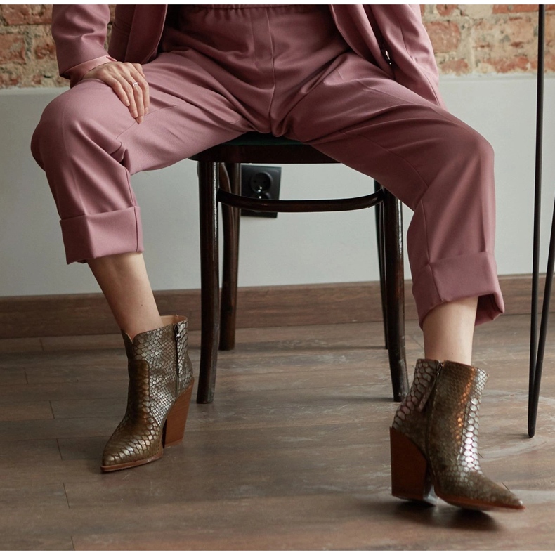 Marco Shoes Bota cowboy de mujer fabricada en piel natural plata 1