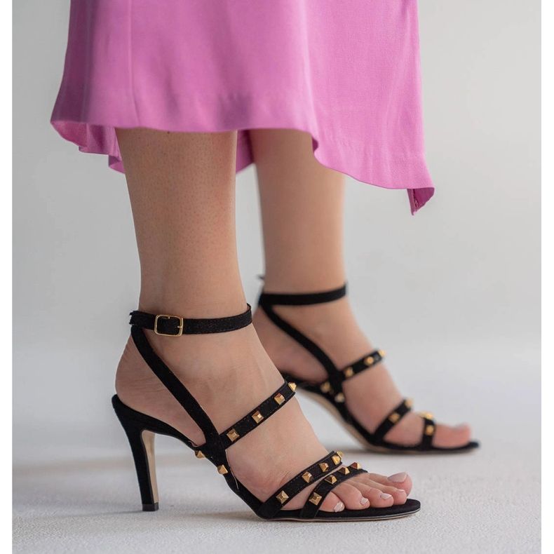 Marco Shoes Sandalias de ante negro con tachuelas decorativas 1