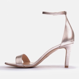 Marco Shoes Sandalias elegantes hechas de cuero dorado 2