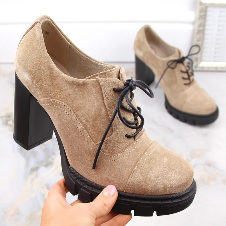 Zapatos de mujer en piel ante con tacón y plataforma, beige Filippo DP4918 1