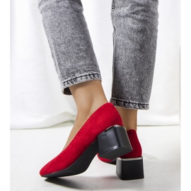 Bombas rojas en el puesto de Bloor rojo 2
