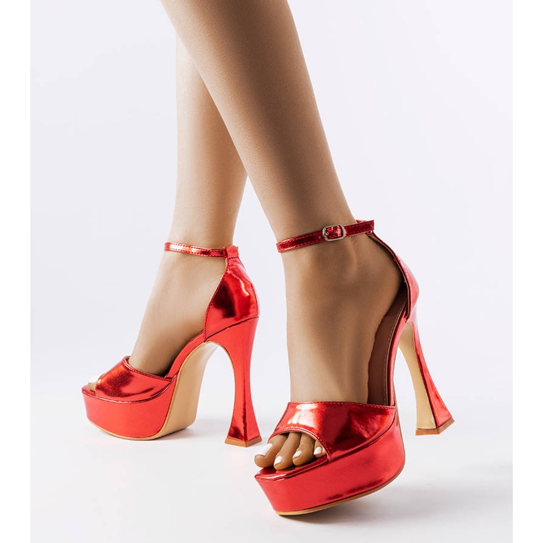 Sandalias altas lacadas en rojo de Illinois 1