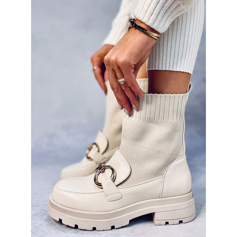 Parte superior de calcetín beige tono 1