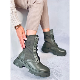 Trabajadores con una parte superior Calling Green flexible verde 2 Trabajadores con una parte superior Calling Green flexible verde 2