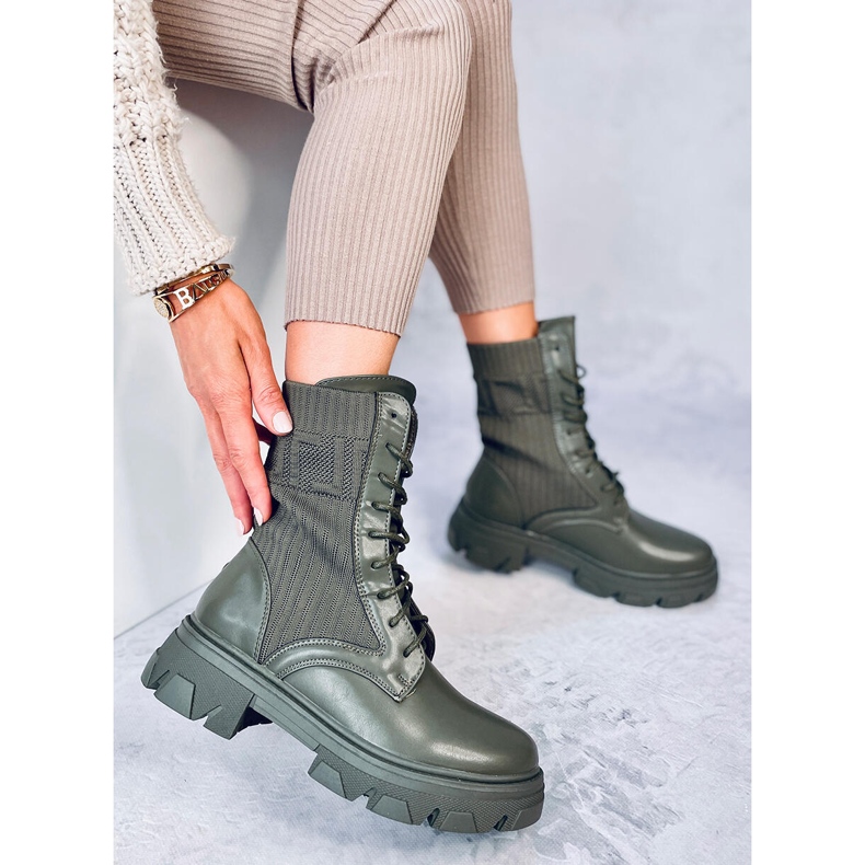 Trabajadores con una parte superior Calling Green flexible verde 2