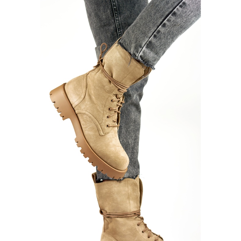 Botas trabajadoras mujer ante cordones beige 2