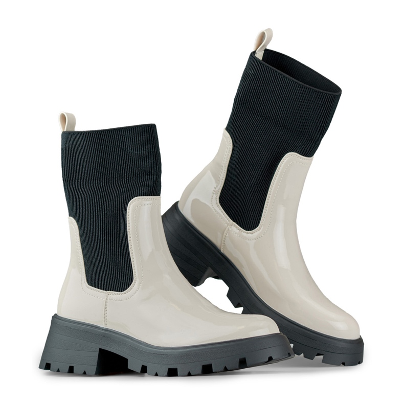 Trabajadores de charol beige con parte superior flexible. 2