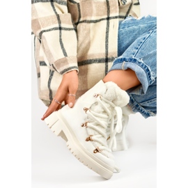 Botas de nieve de pelo blanco para mujer. 2