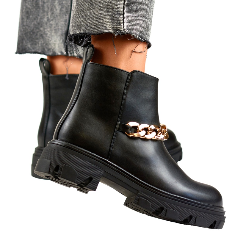 Botines de mujer con cadena fabricados en ecopiel. negro 2