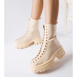 Botas bovver con aislamiento beige decoradas con ribete Amla 1 Botas bovver con aislamiento beige decoradas con ribete Amla 1