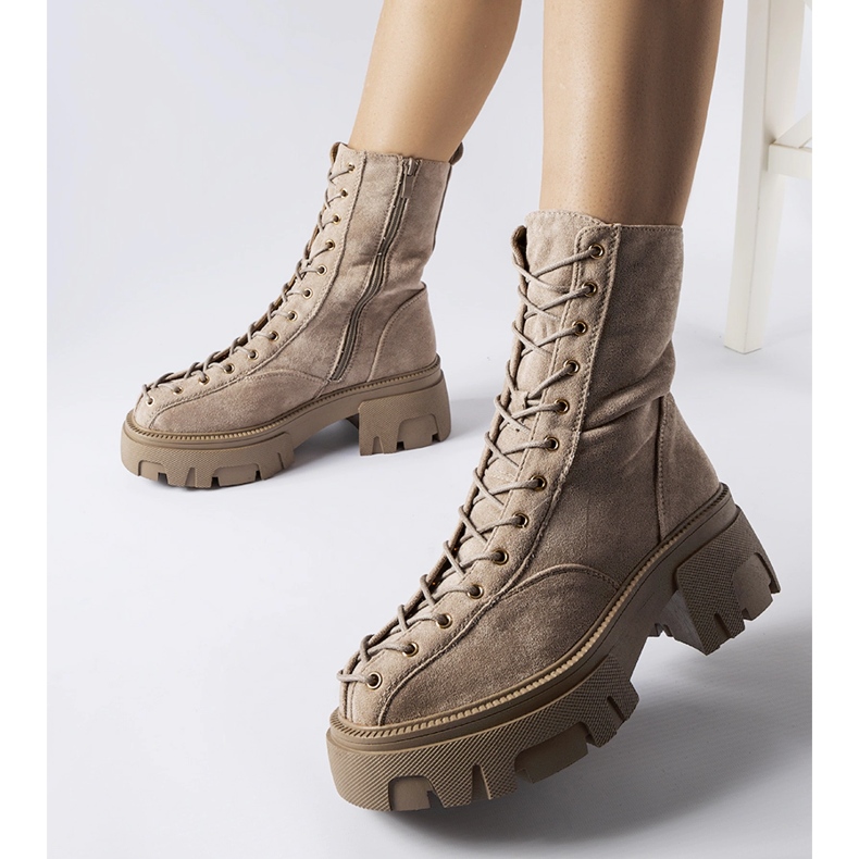 Botas marrones decoradas con ribetes Amol. marrón 1