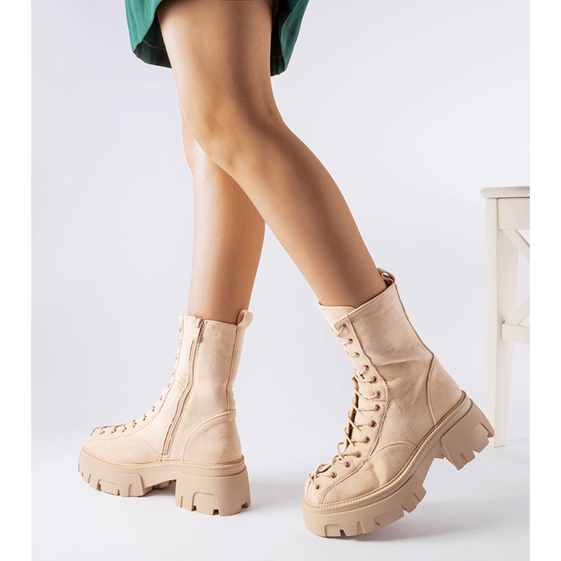 Botas beige decoradas con ribetes Amol. 1