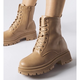 Trabajadoras Chirico de mujer con aislamiento beige 1