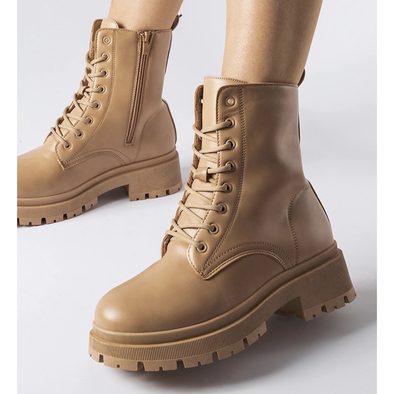 Trabajadoras Chirico de mujer con aislamiento beige 1