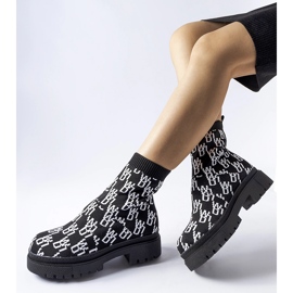 Botas calcetín enormes en blanco y negro de Salomone 1