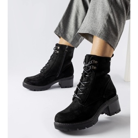 Botines con cordones negros de Clementina 1