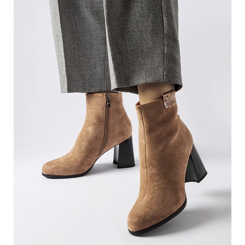 Botines beige elegantes de Serbadone 1