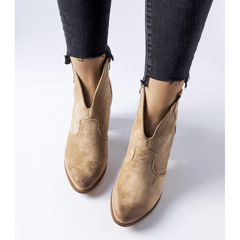 Botas cowboy aislantes con aberturas beige de Brunilde 1