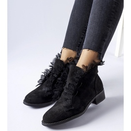 Botines negros con pedrería y encaje de Belviglieri 1