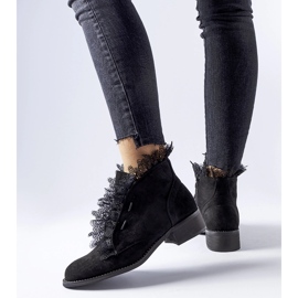 Botines negros con pedrería y encaje de Belviglieri 2