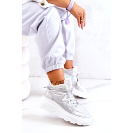Zapatos deportivos aislados de plata de mujer 1