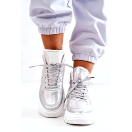 Zapatos deportivos aislados de plata de mujer 6