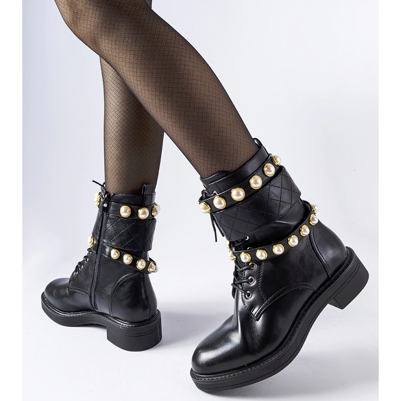 Botines aislantes negros con perlas normandas 1 Botines aislantes negros con perlas normandas 1