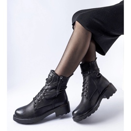 Botines negros con cremallera decorativa Emarese 2