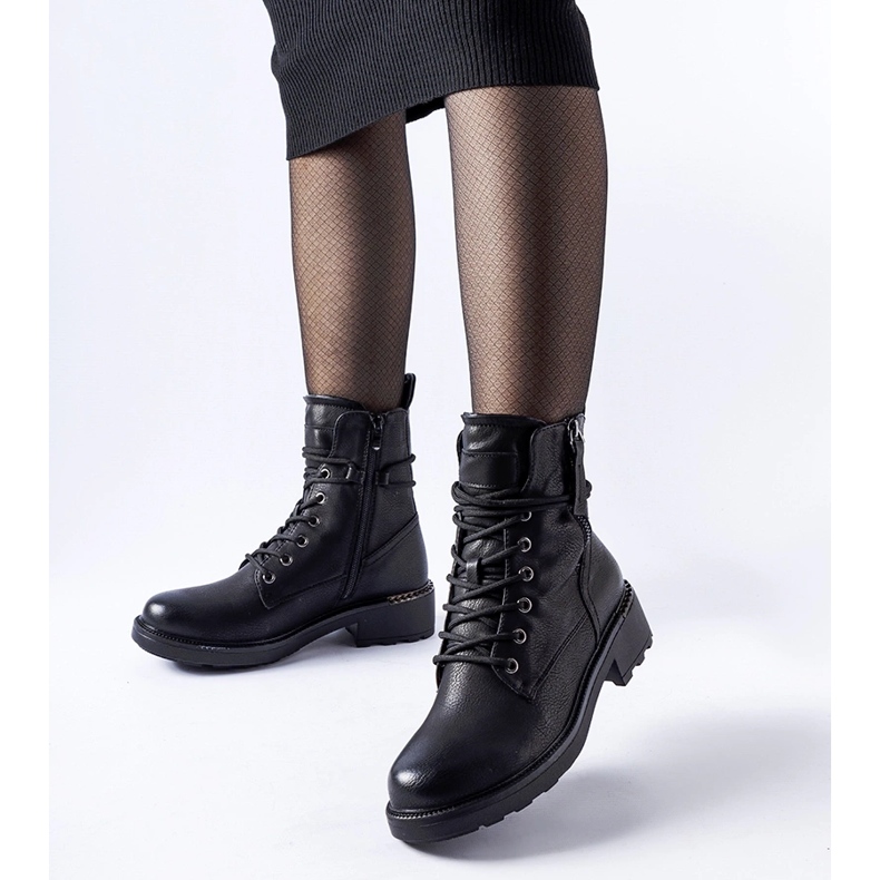 Botines negros con cremallera decorativa Emarese 1 Botines negros con cremallera decorativa Emarese 1