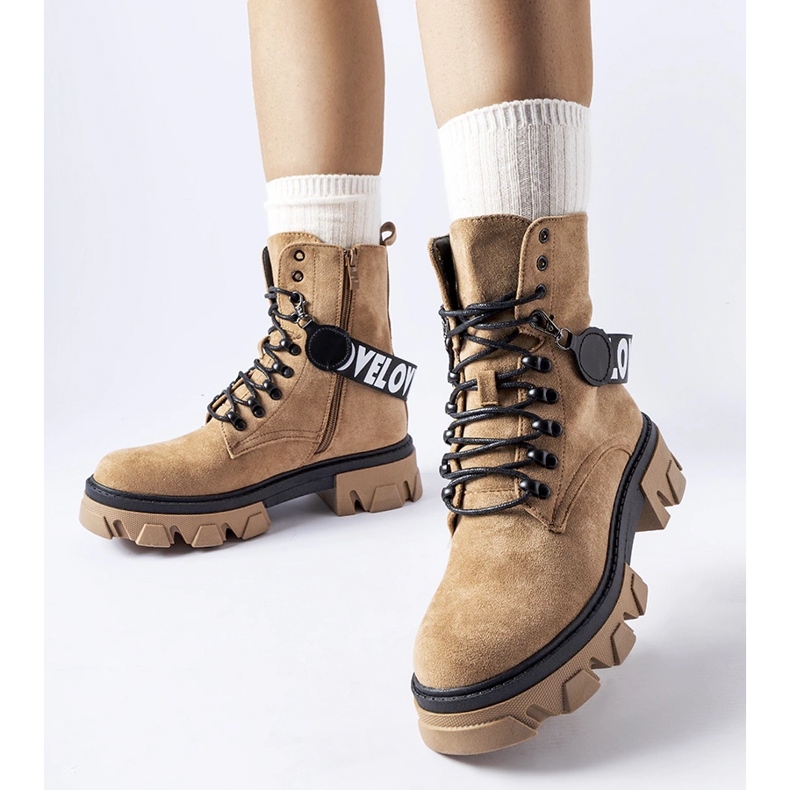 Botines beige con tira decorativa desmontable 2 Botines beige con tira decorativa desmontable 2